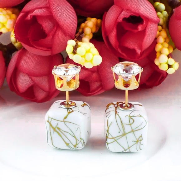 🆑10/$25🆑𝗖𝗟𝗘𝗔𝗥𝗔𝗡𝗖𝗘 White Marble Crystal Earrings NEW - Picture 5 of 5